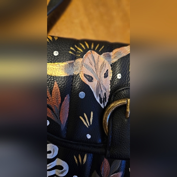 One of a Kind! Crossbody Purse. Hand Painted by Artist Yaya Kieu. - Picture 5 of 10